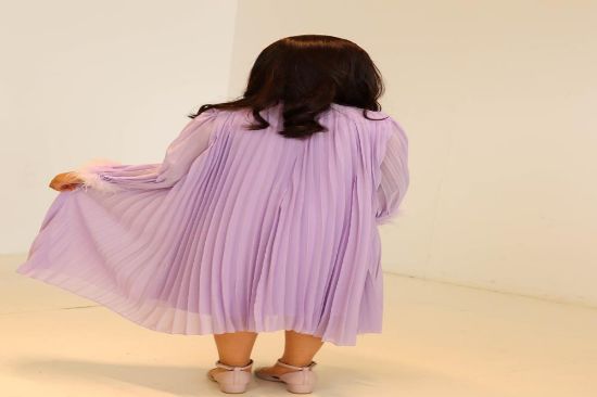 صورة جلابية موف كلاسيكي انيق وجميل باللؤلؤ على الصدر